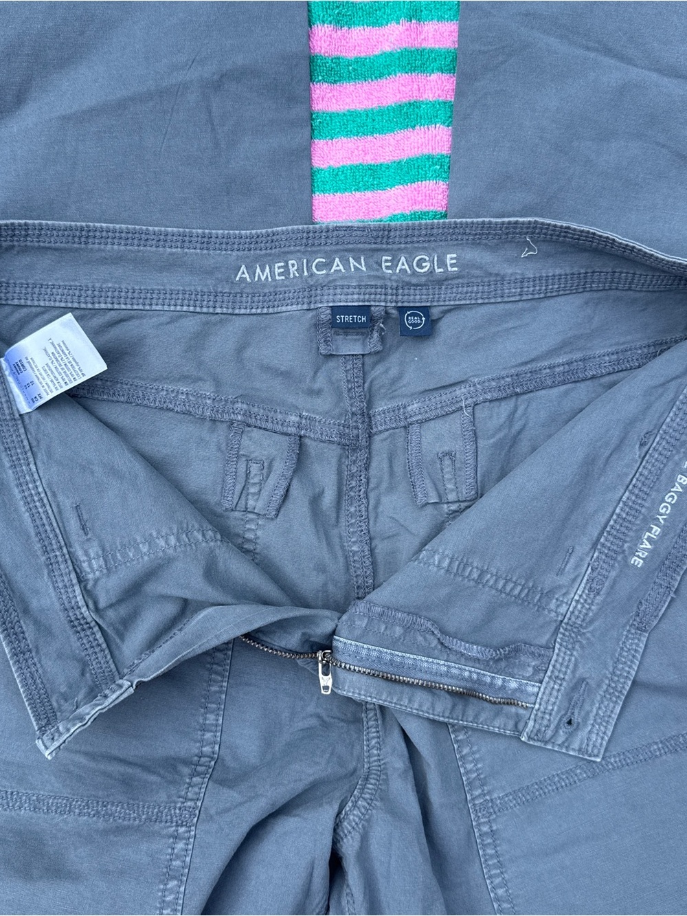 American Eagle Low Rise Baggy Flare - Picture 4 of 5